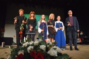Od lewej Jadwiga Kukuła, Aleksandra Grzela, Katarzyna Pisera z chórzystkami i Bartosz Kanach.