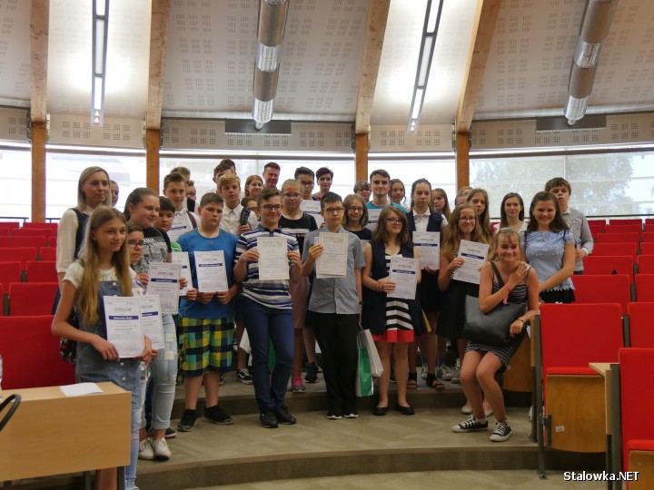 W tym roku w międzyszkolnym etapie wzięło udział 100 uczniów klas VI i VII szkół podstawowych powiatu stalowowolskiego, a do trzeciego etapu zakwalifikowało się 64 uczestników z 20 szkół.