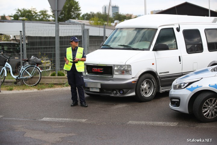 Na miejscu pracowali policjanci z wydziału ruchu drogowego stalowowolskiej policji. Funkcjonariusze przebadali uczestników zdarzenia alkomatem - byli trzeźwi.