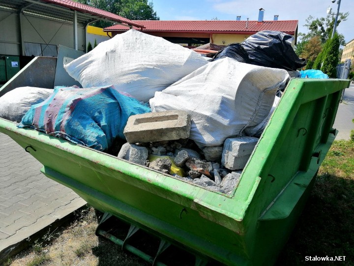 Dzięki Rupieciarniom mieszkańcy mają możliwość bezpiecznie i zgodnie z prawem pozbywać się wielu problemowych odpadów.