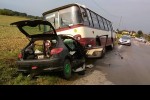 W miejscowości Skowierzyn autobus PKS zderzył się z samochodem osobowym.