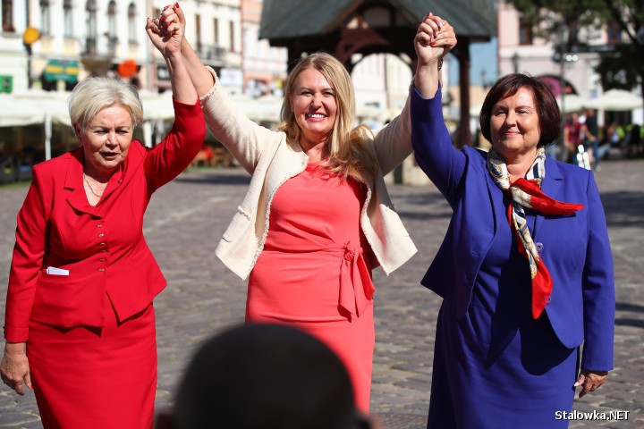 Konferencja prasowa działaczek Platformy Obywatelskiej na rzeszowskim Rynku.