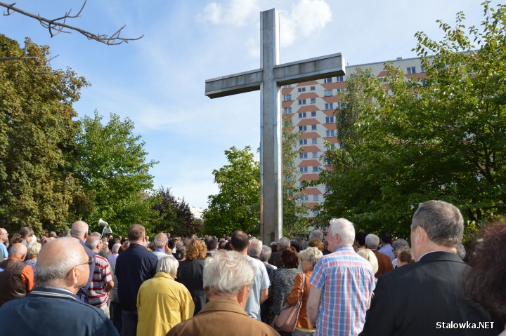 Ponad tysiąc osób zgromadziło się przy monumentalnym krzyżu.