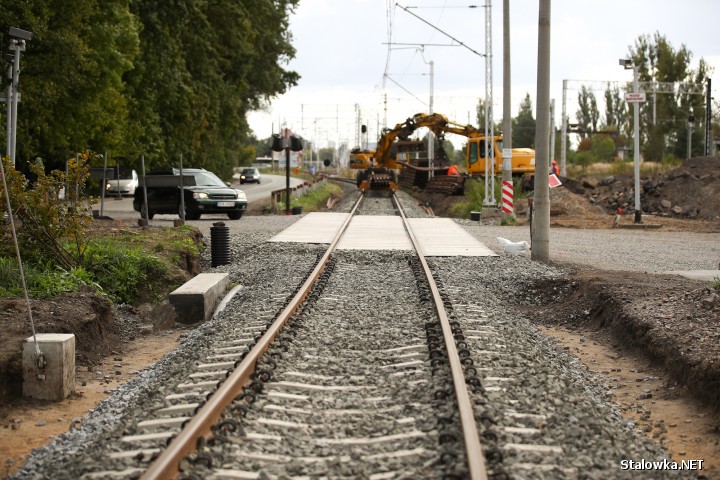 Nowo wyremontowany przejazd drogowo-kolejowy na ulicy Sandomierskiej.