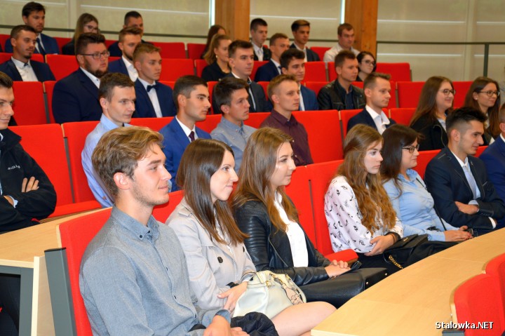 Studenci usłyszeli, że studia na Wydziale Mechaniczno-Technologicznym w Stalowej Woli charakteryzują się dużą ilością praktyk w zakładach przemysłowych.