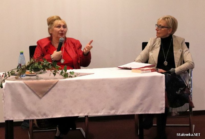 10 października w Miejskiej Bibliotece Publicznej im. M. Wańkowicza w Stalowej Woli miłośnicy literatury mieli okazję się spotkać się z Iwoną Kienzler - autorką ponad 80 książek, która przyjechała do nas z dalekiej Gdyni.
