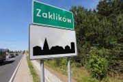 Mieszkańcy Zaklikowa i okolic narzekają na utrudnienia w ruchu spowodowane zamknięciem przejazdu drogowo-kolejowego.