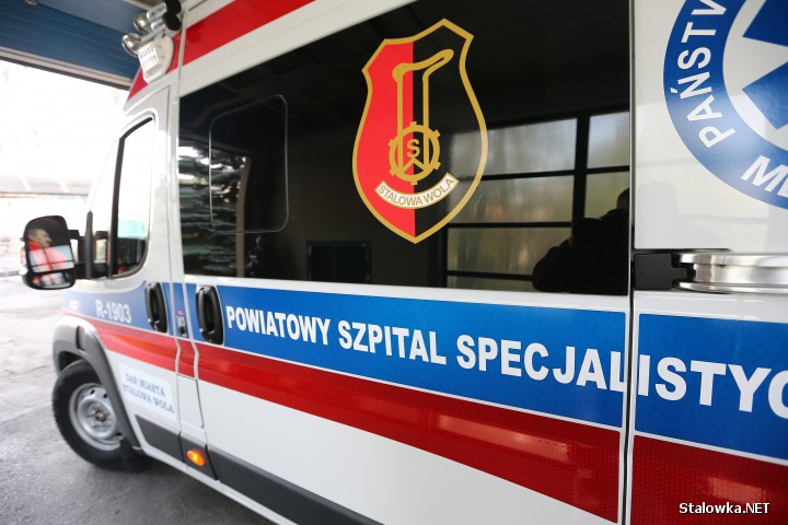 Poszkodowany został przewieziony karetką do szpitala w Krakowie.