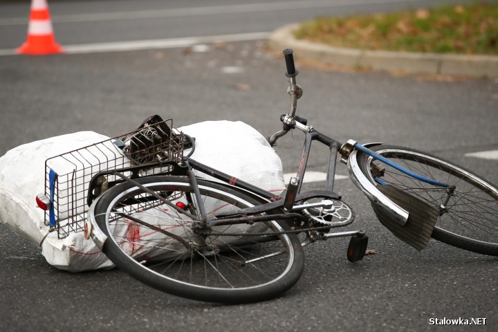 Na Alejach Jana Pawła II w Stalowej Woli doszło do potrącenia 79-letniego rowerzysty.