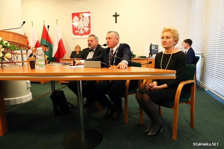W ciągu ostatniego roku przeprowadzono 17 sesji, wszystkie odbyły się w trybie transmisji na żywo. Na zdjęciu od lewej: Jerzy Augustyn, Stanisław Sobieraj, Agata Krzek.