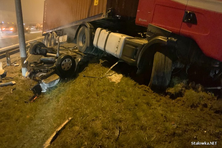 Do tragedii doszło na drodze ekspresowej S19 w Sokołowie Małopolski. Na miejscu zginął 48-letni mieszkaniec powiatu stalowowolskiego.
