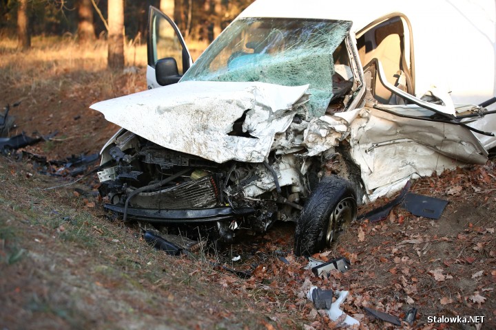 Do groźnego wypadku doszło na drodze Stalowa Wola - Tarnobrzeg. Dwie osoby zostały ranne.