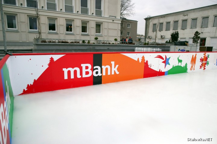 Na Placu Piłsudskiego w Stalowej Woli 13 grudnia zostanie otwarte lodowisko o powierzchni 300 metrów kwadratowych. W tym roku jego sponsorem jest mBank a wstęp bezpłatny.