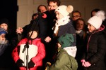 Mieszkańcy Stalowej Woli spotkali się na Miejskiej Wigilii i Jarmarku Bożonarodzeniowym. Zabłysły iluminacje, śpiewano kolędy. 