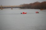 Od godzin porannych strażacy z Państwowej Straży Pożarnej oraz Ochotniczej Straży Pożarnej przeszukują na łodziach koryto rzeki San w Stalowej Woli.