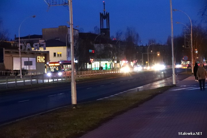 Do awarii oświetlenia doszło na Drodze Krajowej nr 77 w ciągu Al. Jana Pawła II oraz ul. Stanisława Staszica.