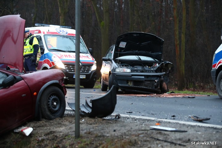 W miejscowości Zbydniów doszło do czołowego zderzenia dwóch pojazdów.