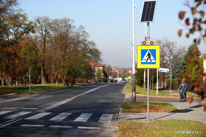 W Stalowej Woli jednym z nowocześniejszych rozwiązań jakie zastosowano na przejściu dla pieszych jest tzw. aktywny znak na Górce Rozwadowskiej.
