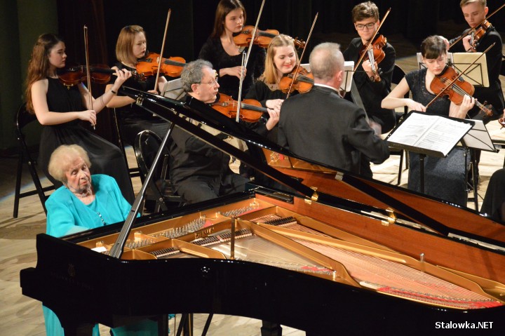 Zapalonych melomanów czekała prawdziwa gratka, koncert swoim występem uświetniła Lidia Grychtołówna, gwiazda polskiej pianistyki.