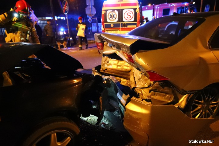 Do zderzenia pojazdów doszło na ulicy Klasztornej w Stalowej Woli. Sprawca zbiegł.
