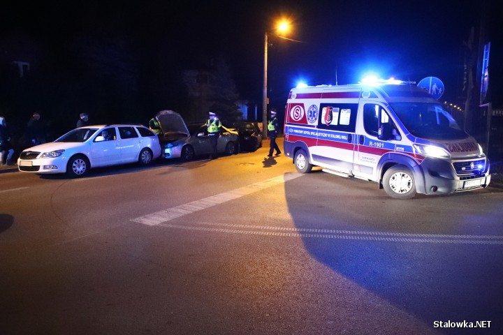 Do zderzenia pojazdów doszło na ulicy Klasztornej w Stalowej Woli. Sprawca zbiegł.