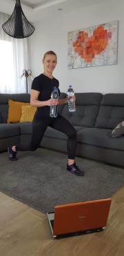 Wychodząc na przeciw potrzebom miłośników ruchu Fitness Club Marta Rybak wznawia działalność online. Możesz z powodzeniem ćwiczyć w domu!