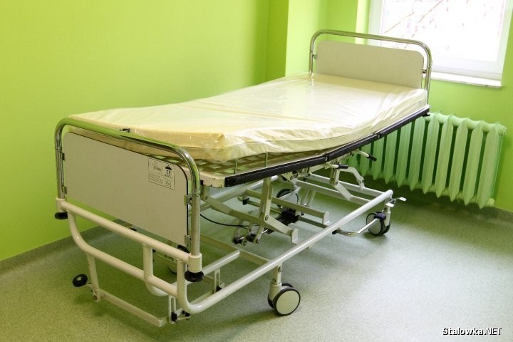 Po tym jak u jednej z pielęgniarek Oddziału Wewnętrznego w szpitalu w Stalowej Woli, stwierdzono obecność koronawirusa, dyrekcja zdecydowała się na jego zamknięcie. Pacjenci i personel objęci są kwarantanną.