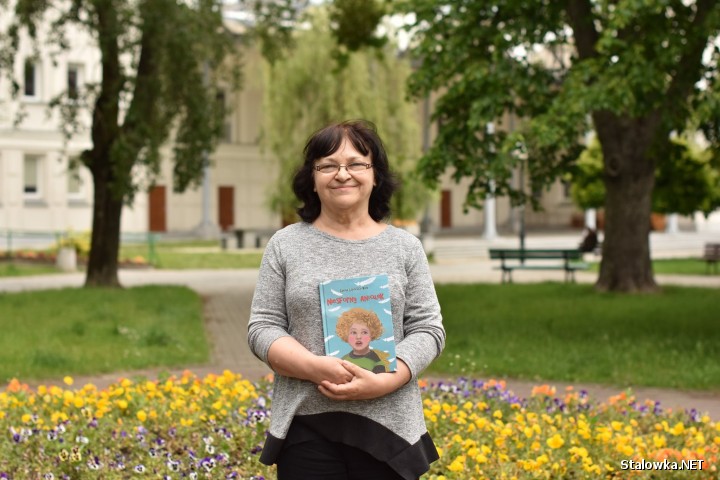 Janina Wań wydała książkę dla dzieci pod tytułem Niesforny Aniołek.