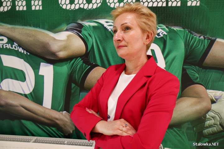 Minister Sportu Danuta Dmowska-Andrzejuk na obiektach Podkarpackiego Centrum Piłki Nożnej w Stalowej Woli.
