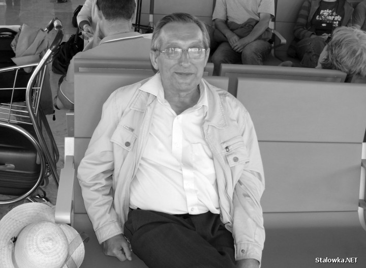 Tadeusz Pieńkowski na lotnisku w Madrycie w 2014 roku, w drodze powrotnej Chóru Kameralnego z Meksyku.