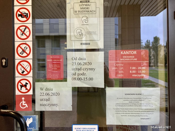 W związku z ujawnieniem osoby zakażonej koronawirusem w Urzędzie Pocztowym nr 1 na ulicy Popiełuszki w Stalowej Woli, placówkę zdezynfekowano. Ograniczono również godziny pracy.