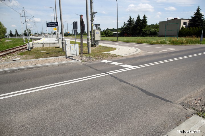 Kierowcy pytają jak mają dojechać od strony Sandomierza, skoro na jezdni wymalowano linie podwójnej ciągłej?