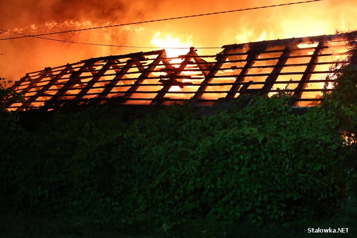 Działania strażackie na ulicy Rozwadowskiej trwały blisko 9 godzin. Szacowane są straty oraz ustalanie przyczyn pożarów.
