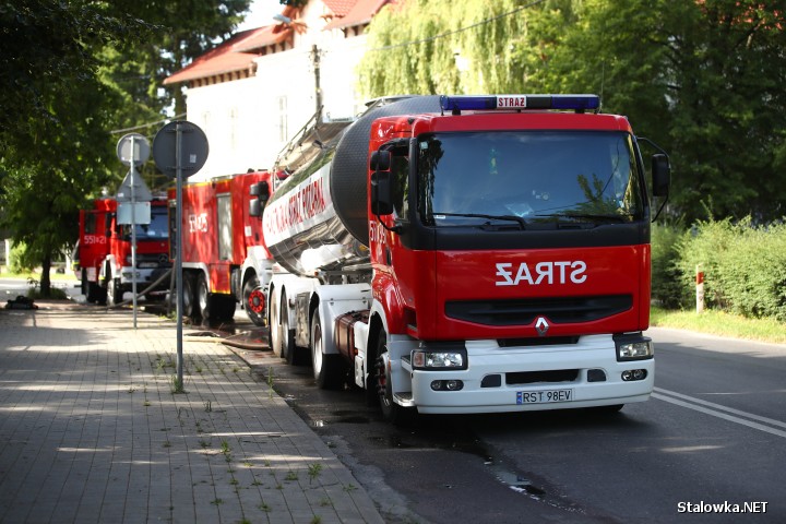 Działania strażackie na ulicy Rozwadowskiej trwały blisko 9 godzin. Szacowane są straty oraz ustalanie przyczyn pożarów.