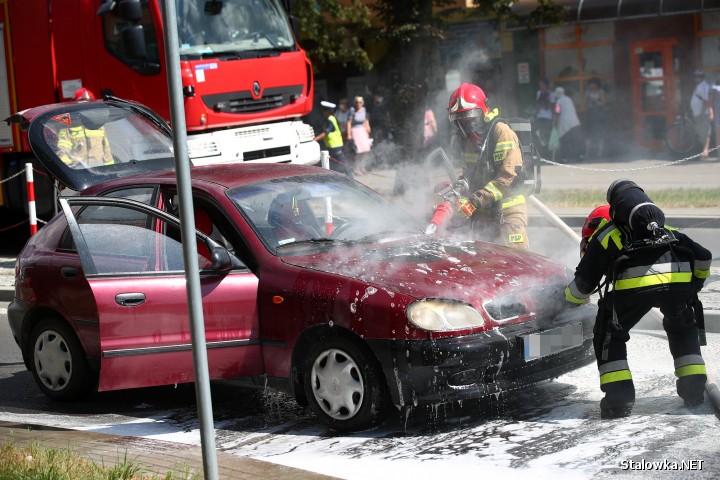 Na ulicy Poniatowskiego w Stalowej Woli doszło do pożaru samochodu.
