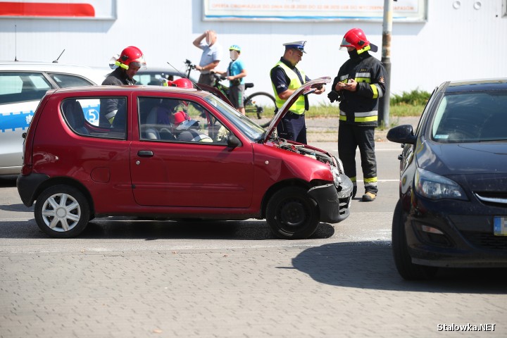 Jedna osoba została ranna w wypadku na ulicy Niezłomnych w Stalowej Woli.
