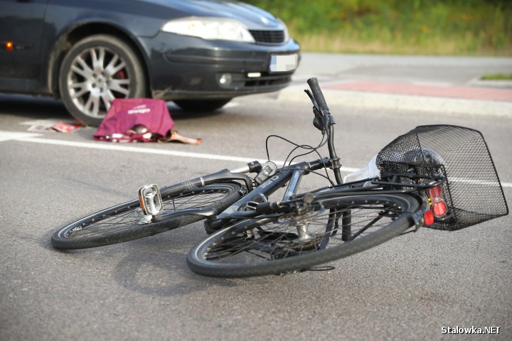 Na rondzie na ulicy Energetyków w Stalowej Woli w ciągu Drogi Krajowej nr 77 doszło do potrącenia rowerzystki.