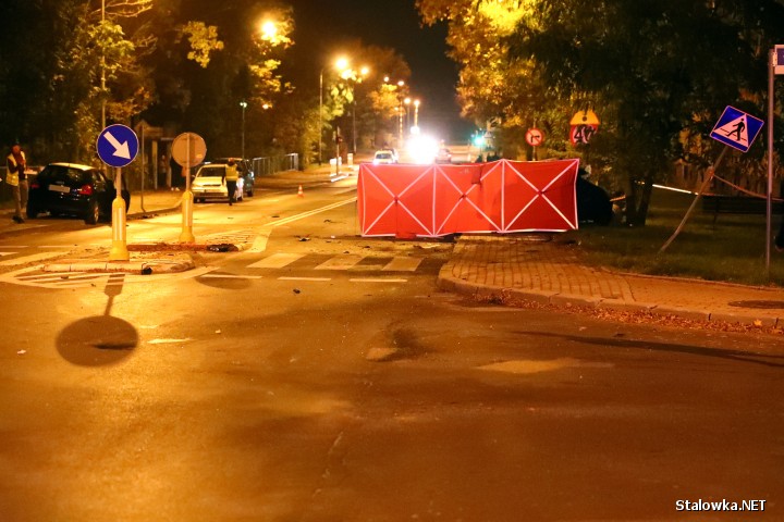 Na ulicy Mickiewicza w Stalowej Woli doszło do zderzenia dwóch pojazdów, w wyniku którego zginął mężczyzna.