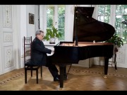 Występuje znakomity pianista Edward Wolanin, w jego wykonaniu utwory Fryderyka Chopina.