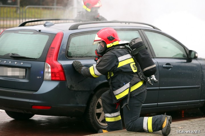 Na Alejach Jana Pawła II w Stalowej Woli doszło do pożaru samochodu osobowego.