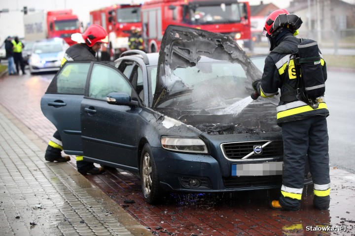 Na Alejach Jana Pawła II w Stalowej Woli doszło do pożaru samochodu osobowego.