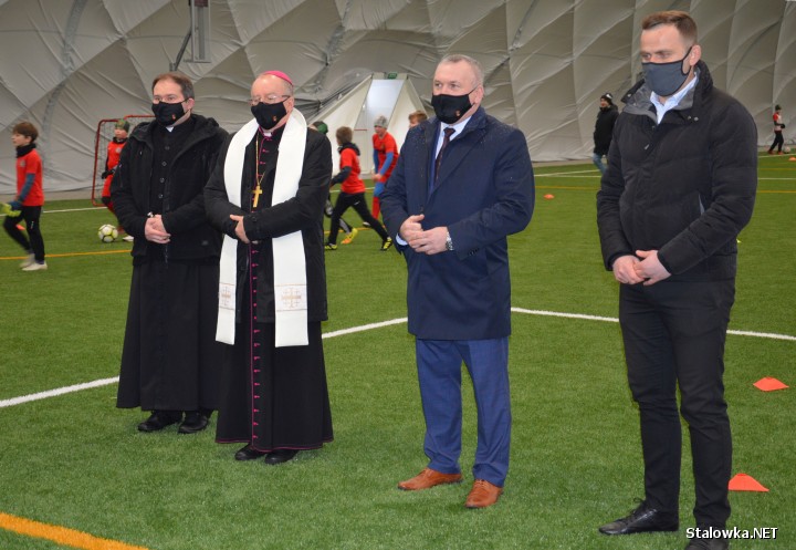 13 stycznia zaprezentowano halę pneumatyczną, nad jednym ze stadionów należących do kompleksu Podkarpackiego Centrum Piłki Nożnej w Stalowej Woli na ulicy Hutniczej.