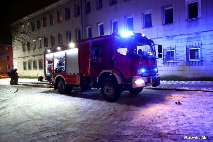 W bloku przy ulicy 1-go Sierpnia 11 w Stalowej Woli doszło do pożaru w jednopokojowym mieszkaniu.