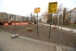 Podwórko dla Pława przy Alejach Jana Pawła II 6 to nowo budowany teren rekreacyjny w Stalowej Woli. Mimo że jeszcze nie oddany do użytku, już ulega zniszczeniu.