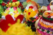 Jednym z najpowszechniej przestrzeganych rytuałów związanych z obchodzeniem Wielkanocy jest święcenie pokarmów, które trafiają potem na świąteczny stół.
