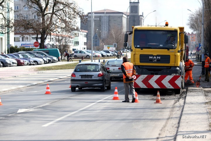 Najpóźniej w przyszłym tygodniu rozpocznie się przebudowa ulicy Popiełuszki w Stalowej Woli. Kierowców czekają utrudnienia w ruchu.