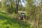 W miejscowości Zdziechowice (gmina Zaklików) doszło do wypadku drogowego, w którym samochód osobowy zjechał z drogi po czym wjechał w drzewo.