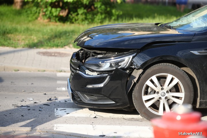 Na ulicy Wolności przy Urzędzie Miasta w Stalowej Woli doszło do wypadku drogowego, w którym jedna osoba została ranna.