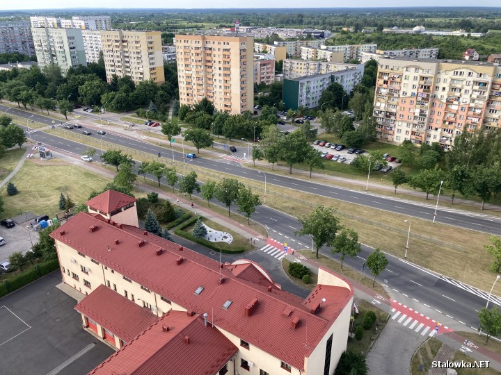 Po kilku latach powraca temat wykonania przejazdu w ciągu Drogi Krajowej nr 77 na wysokości budynku komendy straży pożarnej, który skróciłby wyjazd służb do akcji ratunkowych w kierunku Sandomierza.