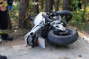 W miejscowości Łysaków motocyklista uderzył w drzewo. 